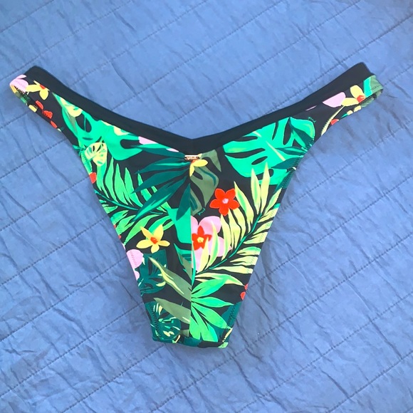 2/$25 🐸 Tropical bikini bottom! - Picture 2 of 3